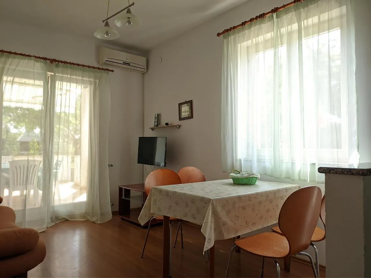 בית הארחה וינקורן Villa Triton