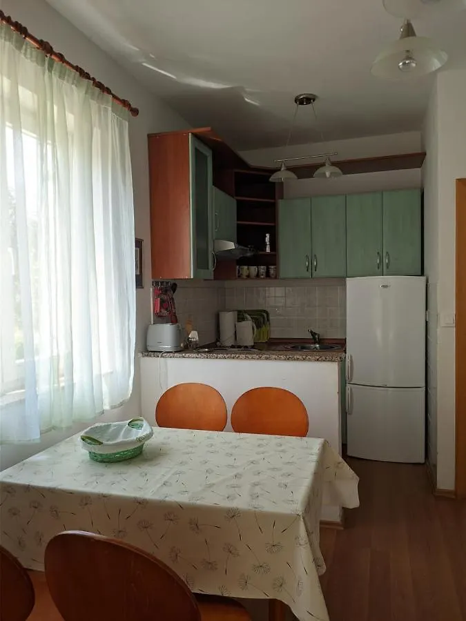 וינקורן Villa Triton