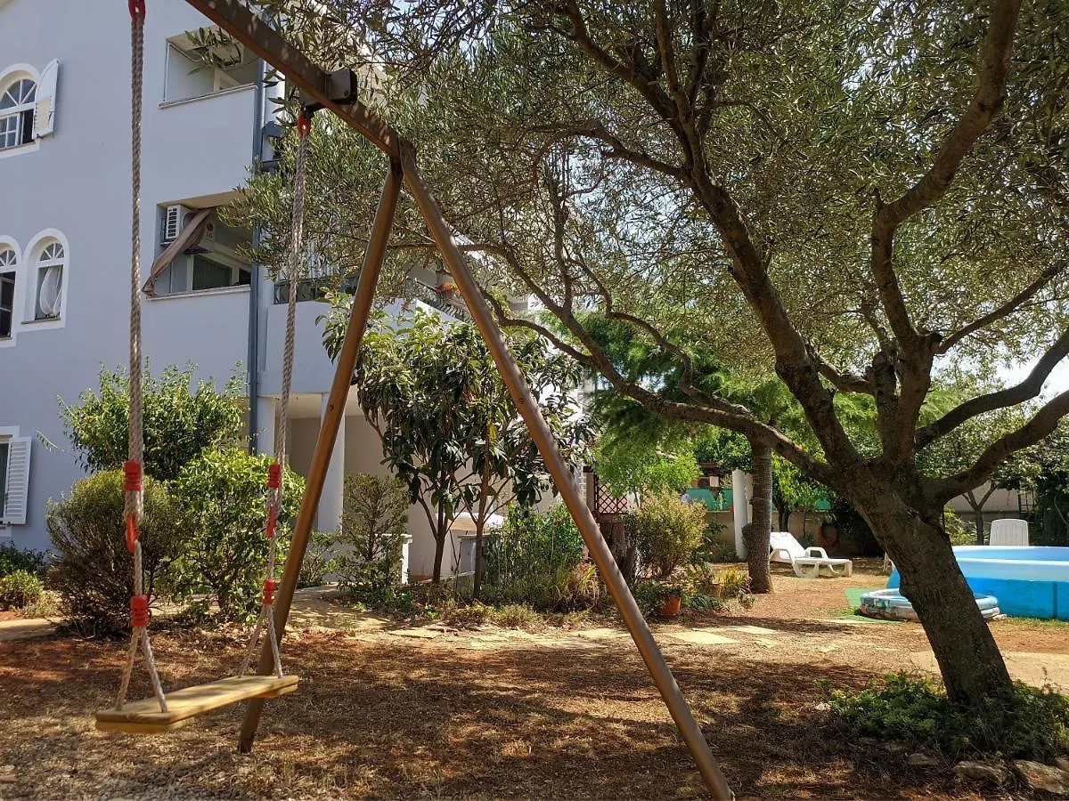 וינקורן Villa Triton