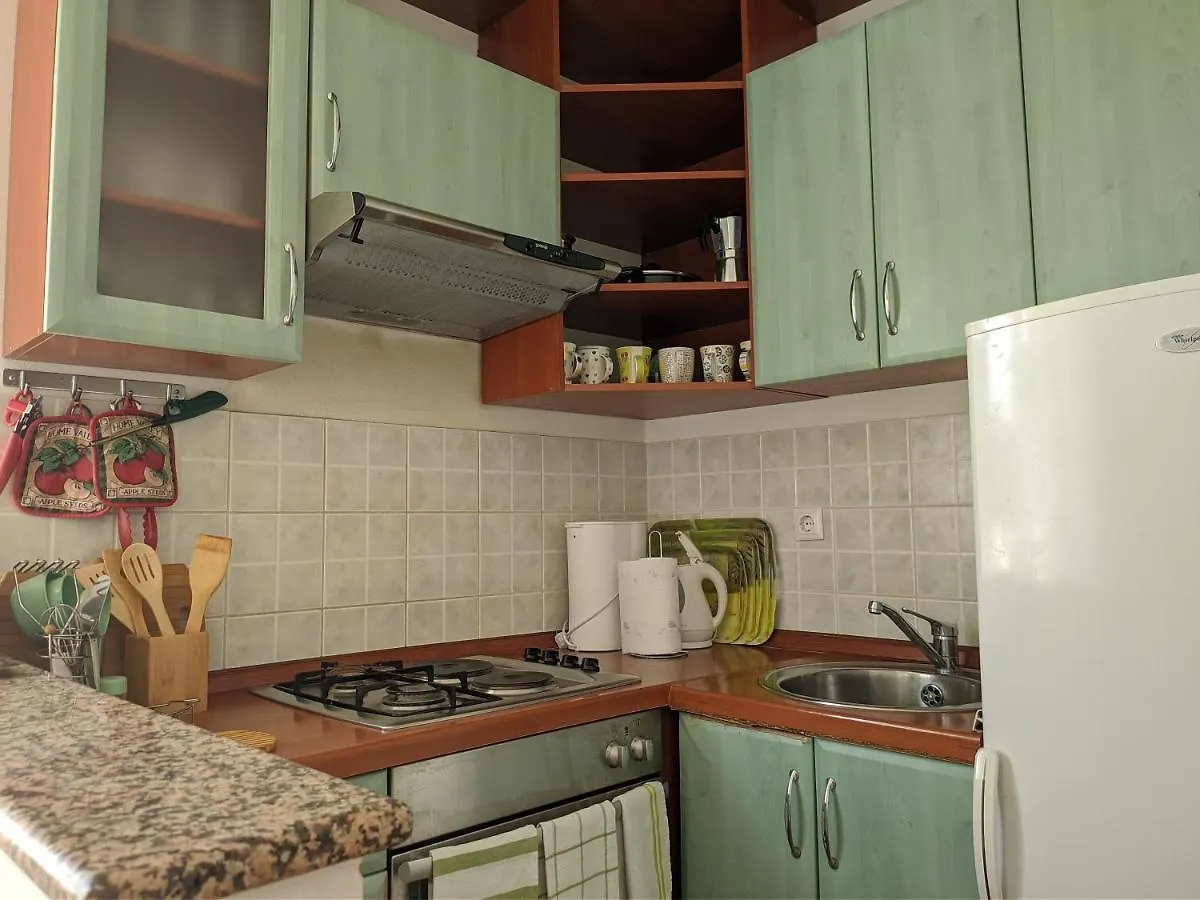 וינקורן Villa Triton בית הארחה