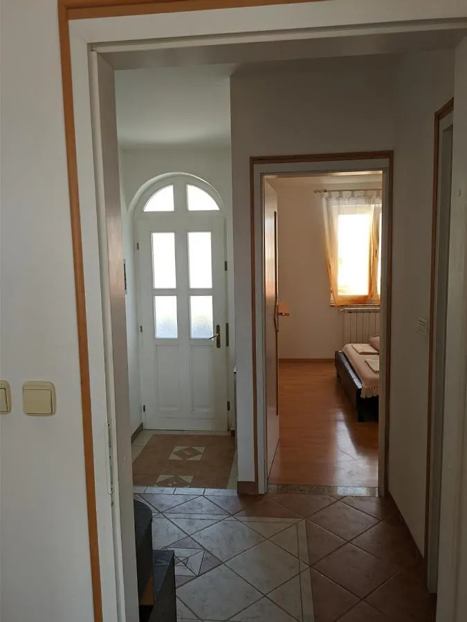 וינקורן Villa Triton בית הארחה
