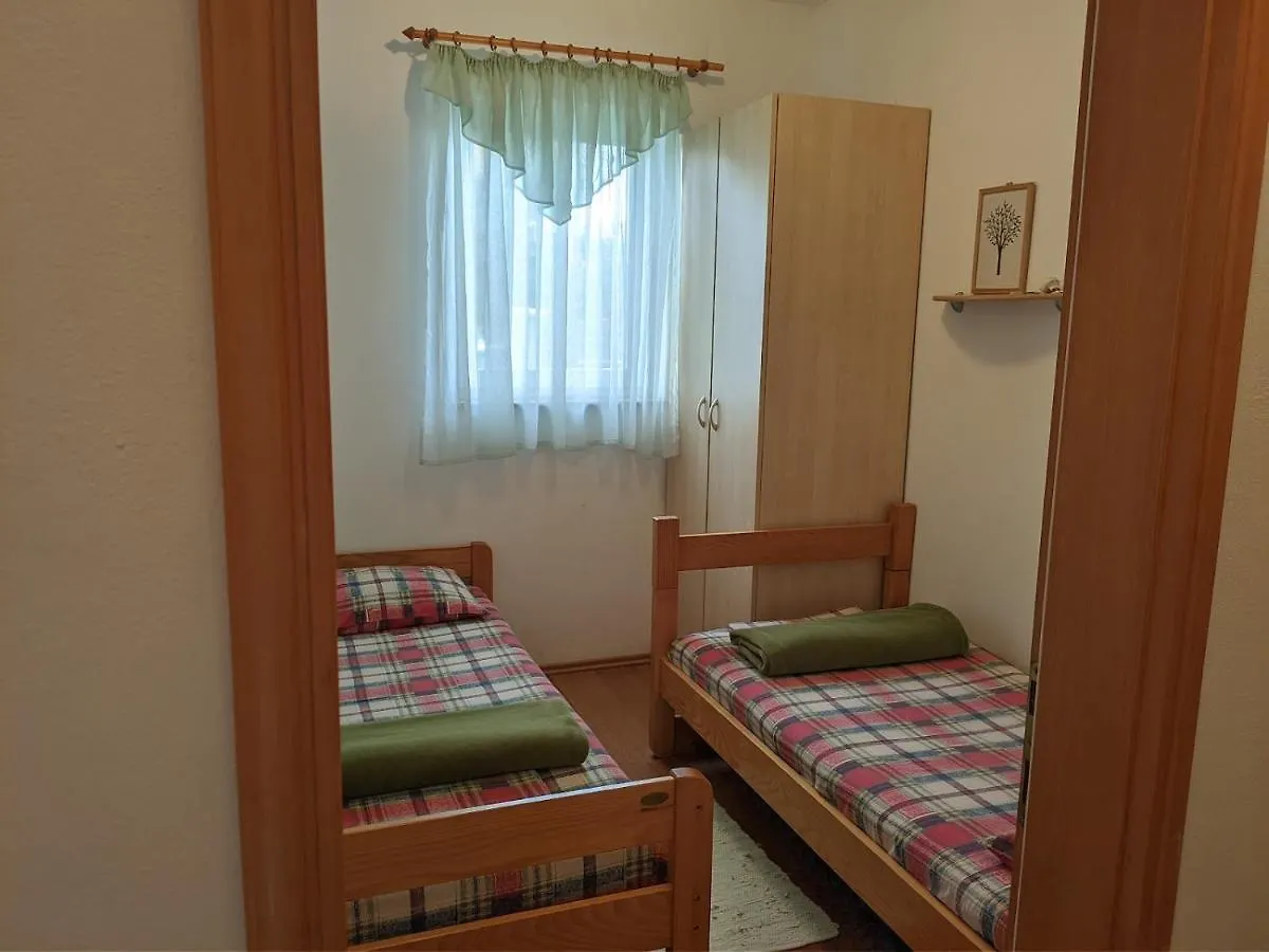 וינקורן Villa Triton בית הארחה
