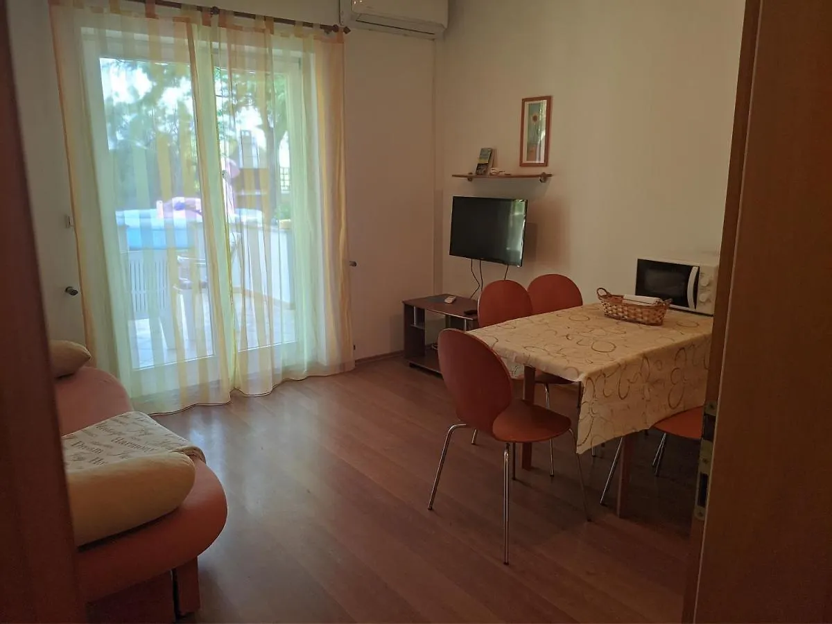 בית הארחה וינקורן Villa Triton