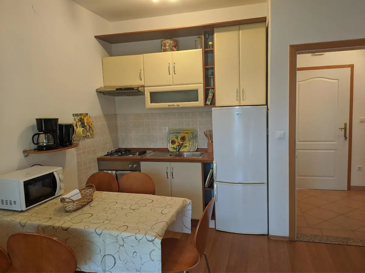 וינקורן Villa Triton