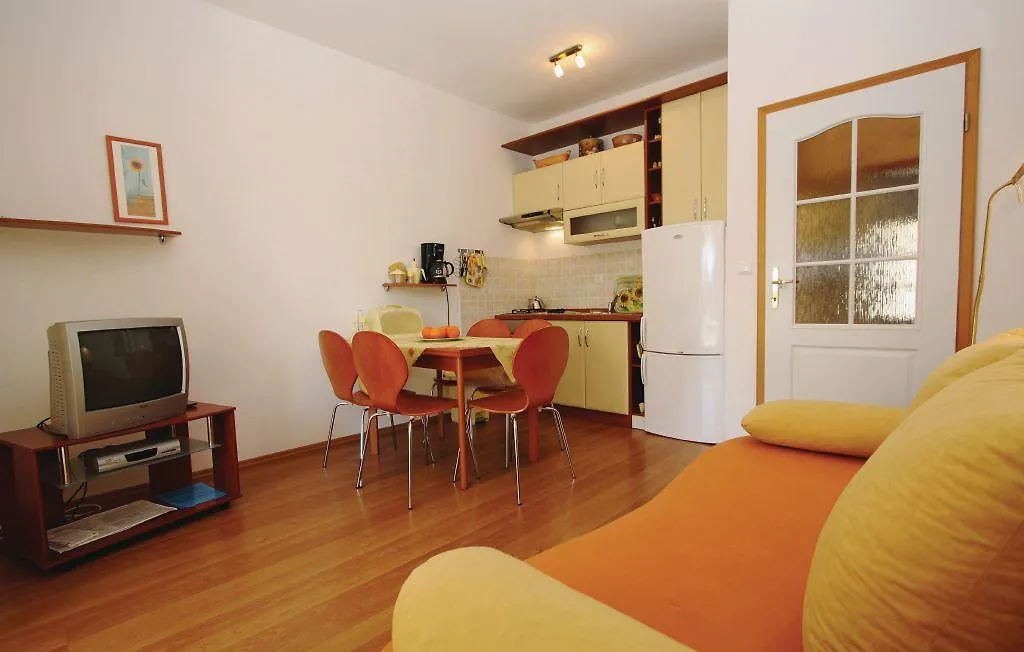 וינקורן Villa Triton בית הארחה