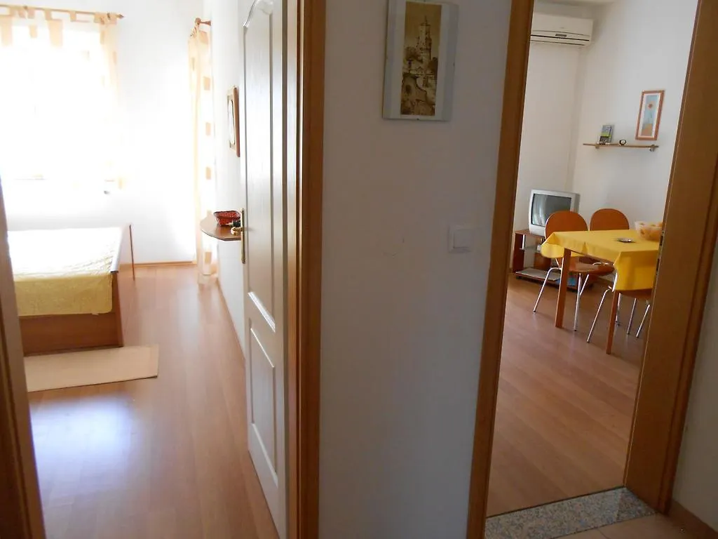 בית הארחה וינקורן Villa Triton